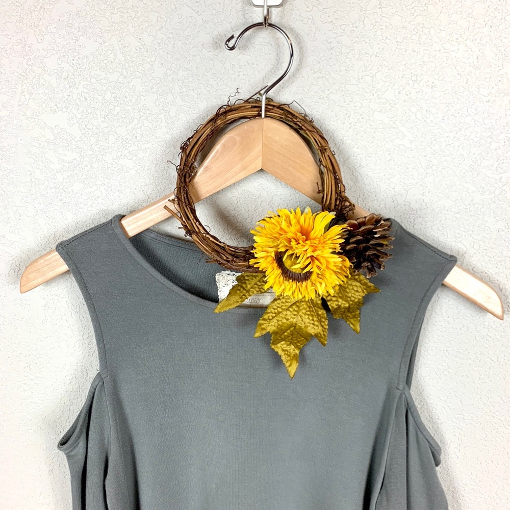 Bloomingdale’s Cupio Cold Shoulder Grey Tunic - Picture 2 of 8